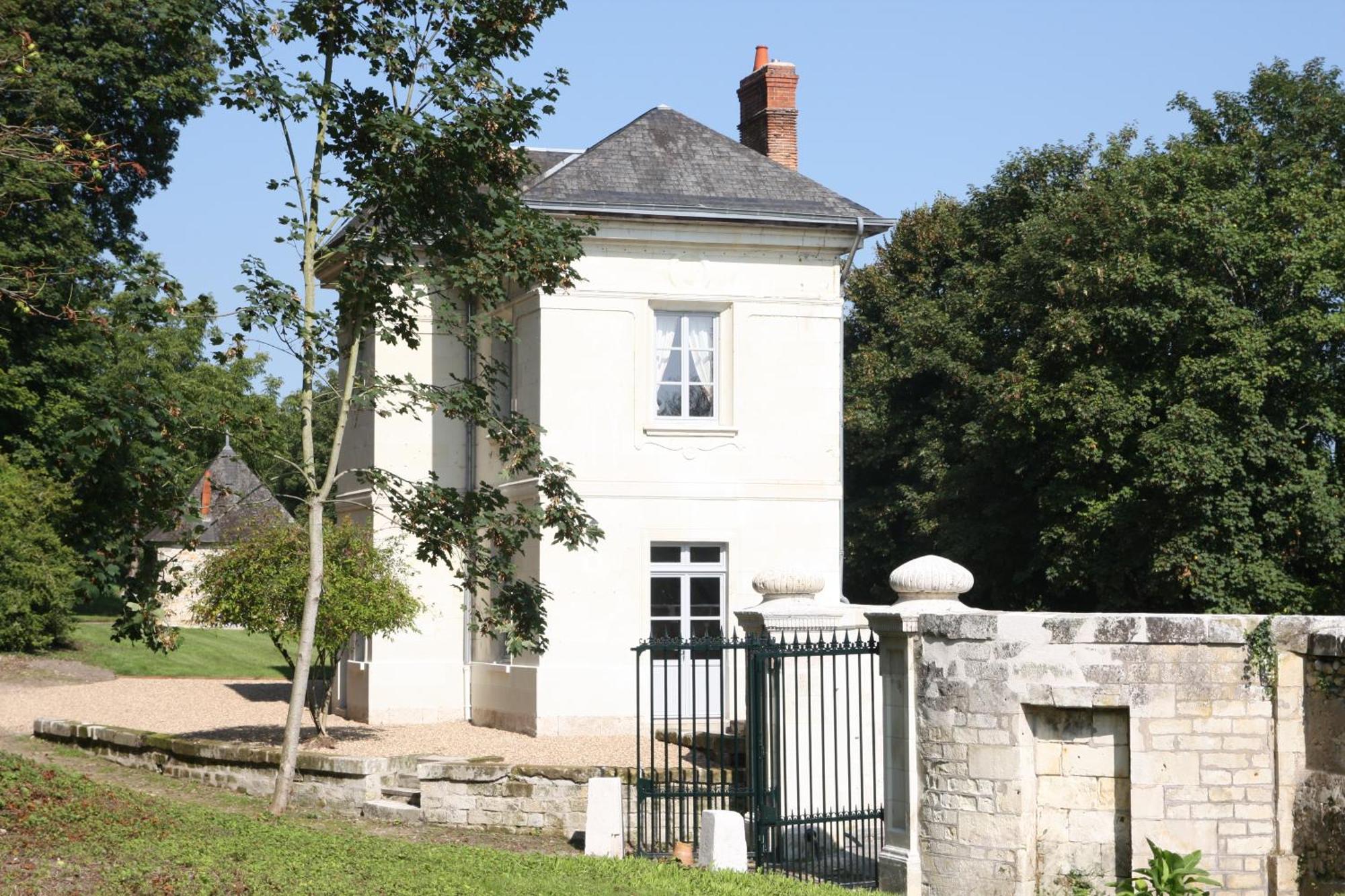 Aux Grilles Du Chateau De Saint-aignan, A 2km De Beauval, Les Maisons De Sidonie Et Leonard *
